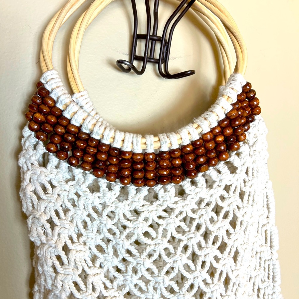 Ivory Macrame’ Bag w Wood Handles & Fringe! - Picture 5 of 10